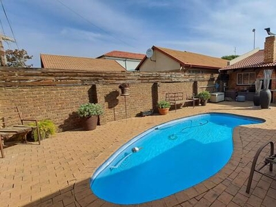 House For Sale In Randpoort, Randfontein