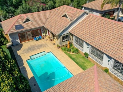 House For Sale In Ruimsig, Roodepoort