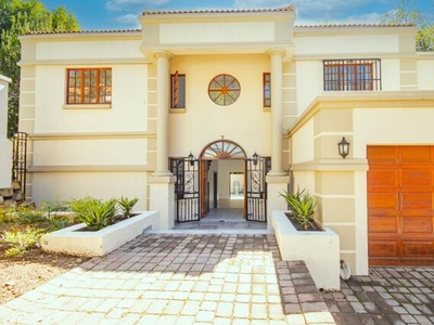Townhouse For Sale In Hyde Park, Sandton