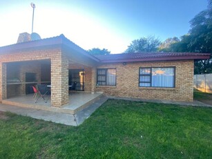 3 Bedroom House For Sale in Kuruman