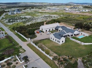 9 Bedroom Freehold For Sale in Olifantskop