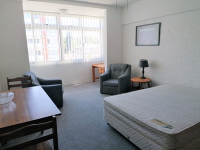 1 Bedroom Apartment To Let in Humewood