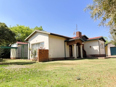 4 Bedroom House To Rent In Rhodesfield