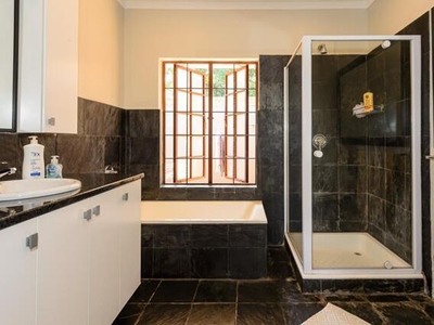 7 bedroom, White River Mpumalanga N/A