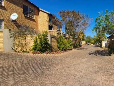 Apartment For Rent In Honeydew Manor, Roodepoort