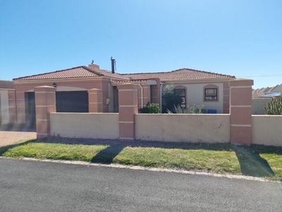 House For Rent In Bluewater Bay, Saldanha