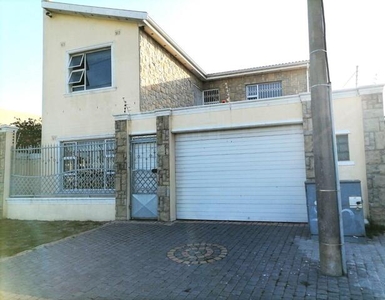 House For Sale In Bridgetown, Cape Town