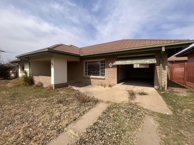 House For Sale In Florapark, Standerton