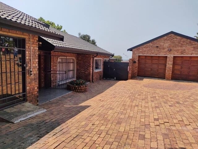 House For Sale In Helderkruin, Roodepoort