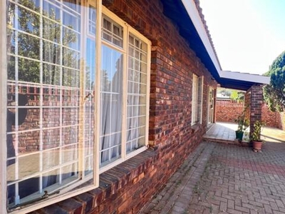 House For Sale In Kestellhof, Kimberley