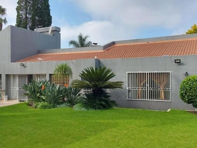 House For Sale In Lakeside, Benoni