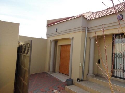 House For Sale In Meadowlands West, Soweto