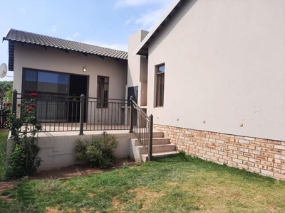 Townhouse For Rent In Bayswater, Bloemfontein
