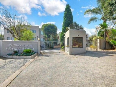 Townhouse For Rent In Benmore Gardens, Sandton
