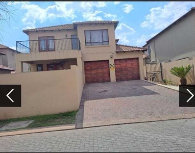 Townhouse For Rent In Craigavon, Sandton