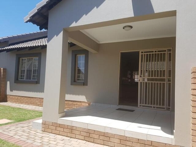 Townhouse For Rent In Mooikloof Ridge, Pretoria