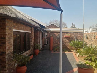 Townhouse For Sale In Arcon Park, Vereeniging