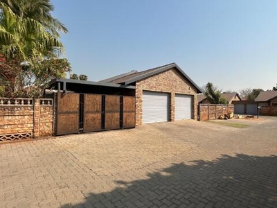 Townhouse For Sale In Doornpoort, Pretoria