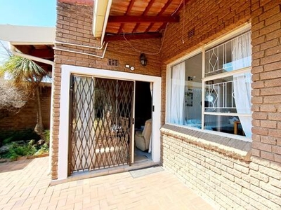 Townhouse For Sale In Edleen, Kempton Park