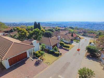 Townhouse For Sale In Featherbrooke Estate, Krugersdorp