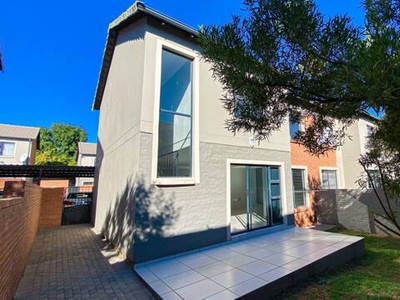 Townhouse For Sale In Ferndale, Randburg