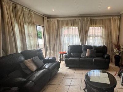 Townhouse For Sale In Greengate, Krugersdorp