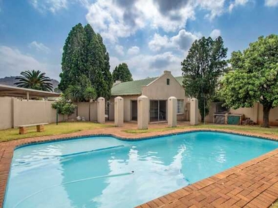 Townhouse For Sale In Little Falls, Roodepoort