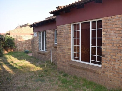 Townhouse For Sale In Model Park, Witbank