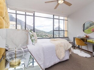 2 Bedroom Apartment For Sale in Vredehoek