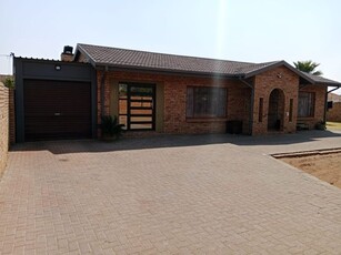 2 Bedroom House For Sale in Kuruman