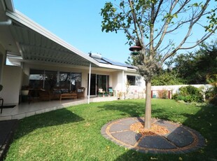 3 Bedroom House For Sale in Beacon Bay