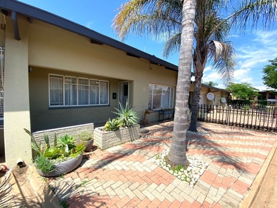 1 Bedroom Townhouse For Sale in Lydenburg