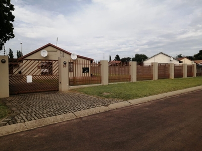 12 Bedroom Guest House For Sale in Tasbet Park Ext 2
