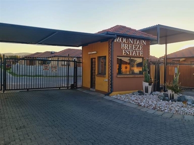 2 Bed Townhouse in Waterkloof East