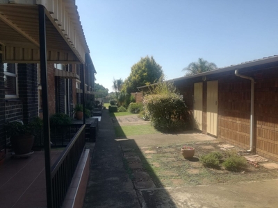 2 Bedroom Flat To Let in Huttenheights