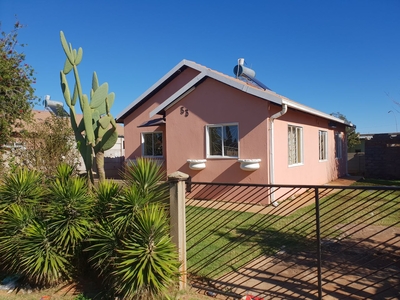 2 Bedroom House To Let in Lenasia