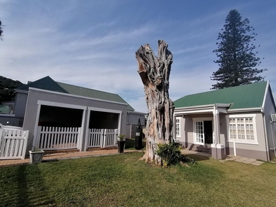 2 Bedroom Townhouse For Sale in Athlone Park