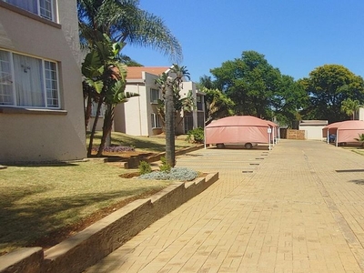 2 Bedroom Townhouse For Sale in Garsfontein