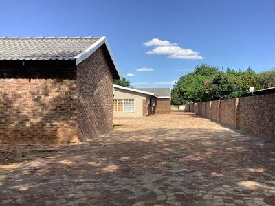 2 Bedroom Townhouse For Sale in Potchefstroom Central