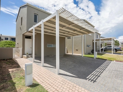 2 Bedroom Townhouse For Sale in Somerset Lakes