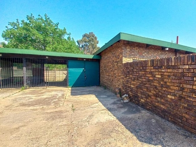 2 Bedroom townhouse - sectional for sale in Middelburg Central