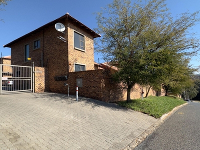 3 Bedroom Cluster For Sale in Alberton North