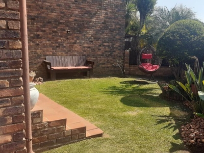 3 Bedroom duplex townhouse - sectional for sale in Illiondale, Edenvale