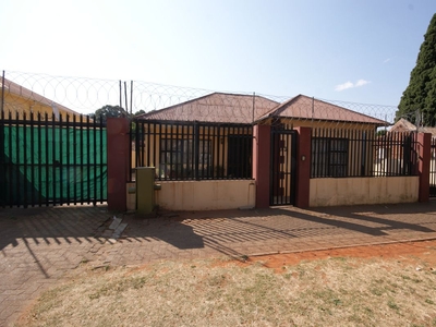 3 Bedroom Freehold For Sale in Bezuidenhout Valley