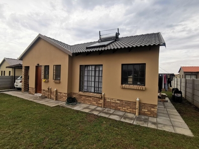 3 Bedroom Gated Estate For Sale in Waterkloof