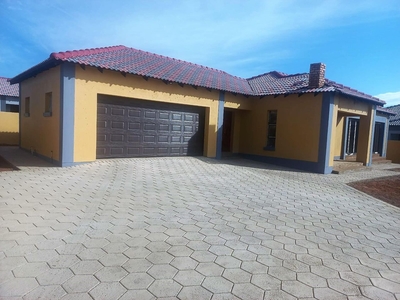 3 Bedroom House For Sale in Aerorand
