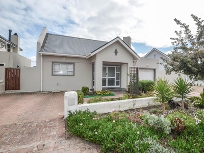 3 Bedroom House Sold in Yzerfontein