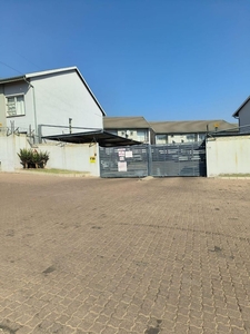 3 Bedroom Townhouse For Sale in Die Heuwel