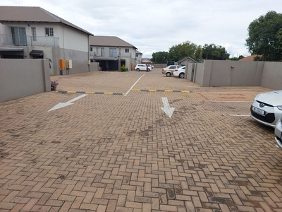 3 Bedroom Townhouse For Sale in Middelburg South