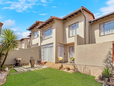 3 Bedroom Townhouse Sold in Roodekrans